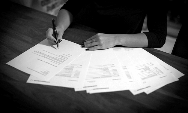 Who can sign a business contract?